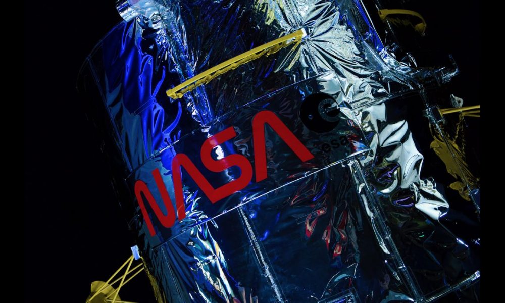 evidence of water vapor hubble telescope
